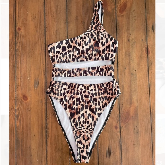 Missguided Other - Missguided Cheetah Print One Piece Swimsuit Size 0